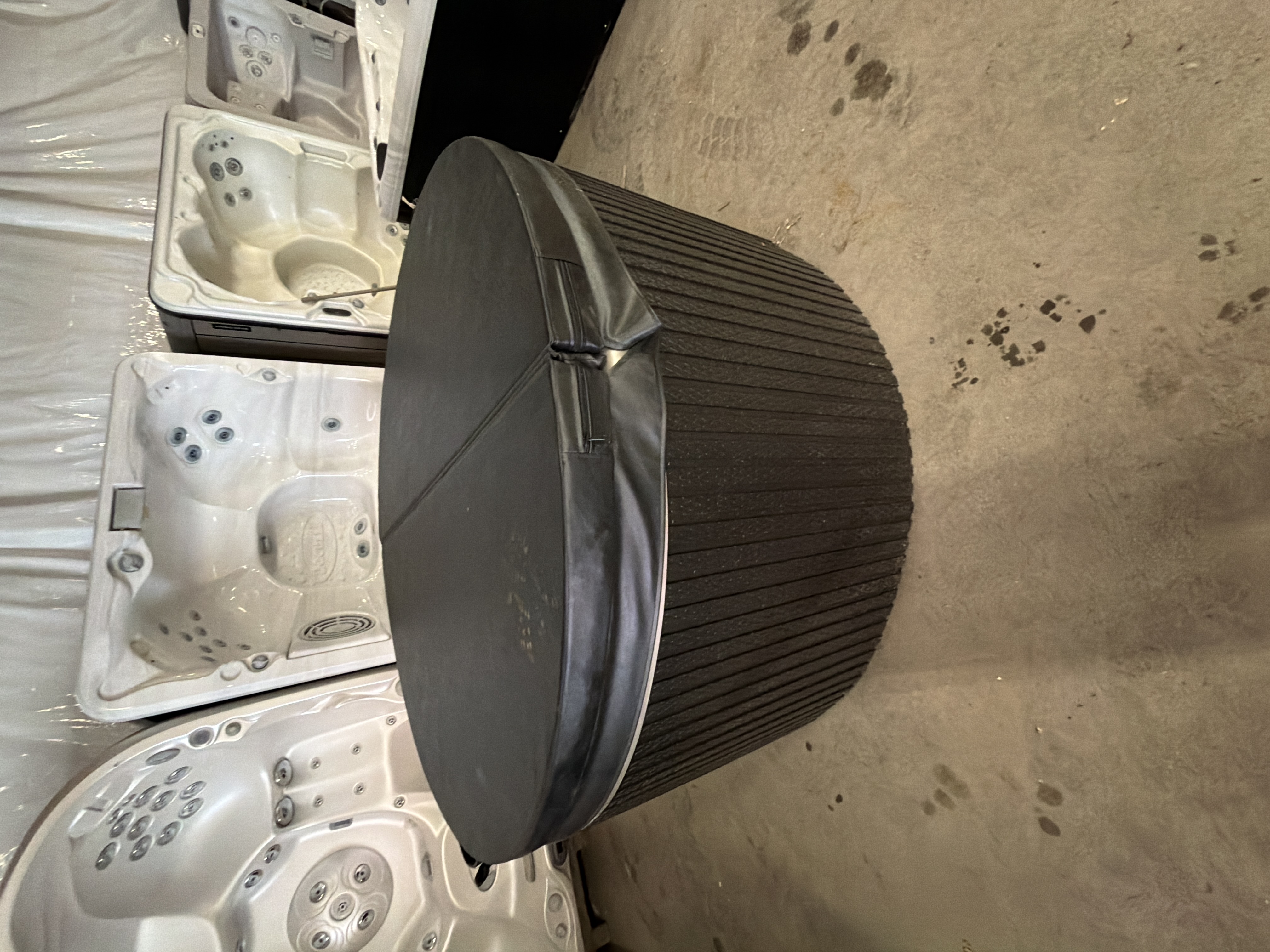 Beachcomber 240v or 120v Round Tub thumbnail 2