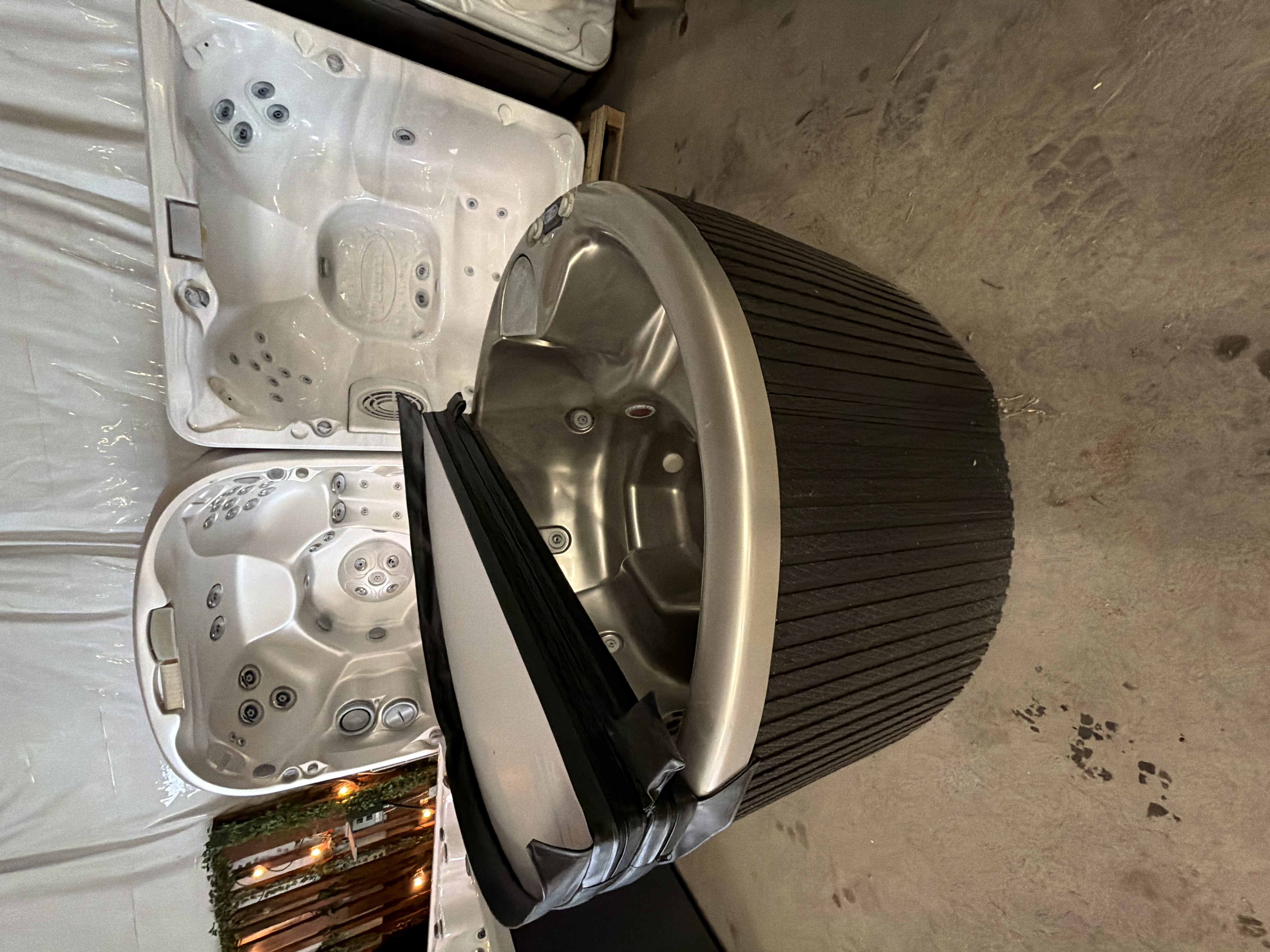 Beachcomber 240v or 120v Round Tub — photo 1